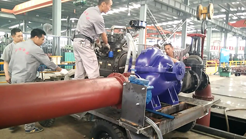 我司大型便攜式柴油機(jī)單級(jí)雙吸中開式離心泵測試現(xiàn)場！